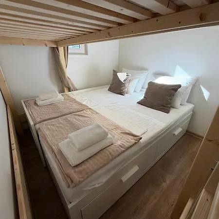 House, Twins, Camping