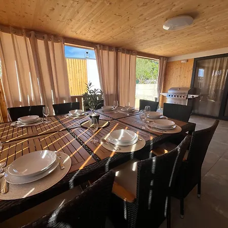 Camping House, Twins,