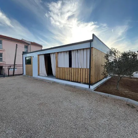 Camping House, Twins, *