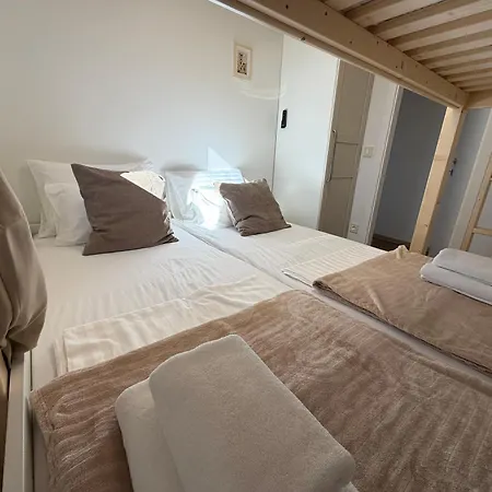House, Twins, Camping